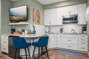 NEW Primrose Studio 1BR Studio near Downtown Beaches Wineries